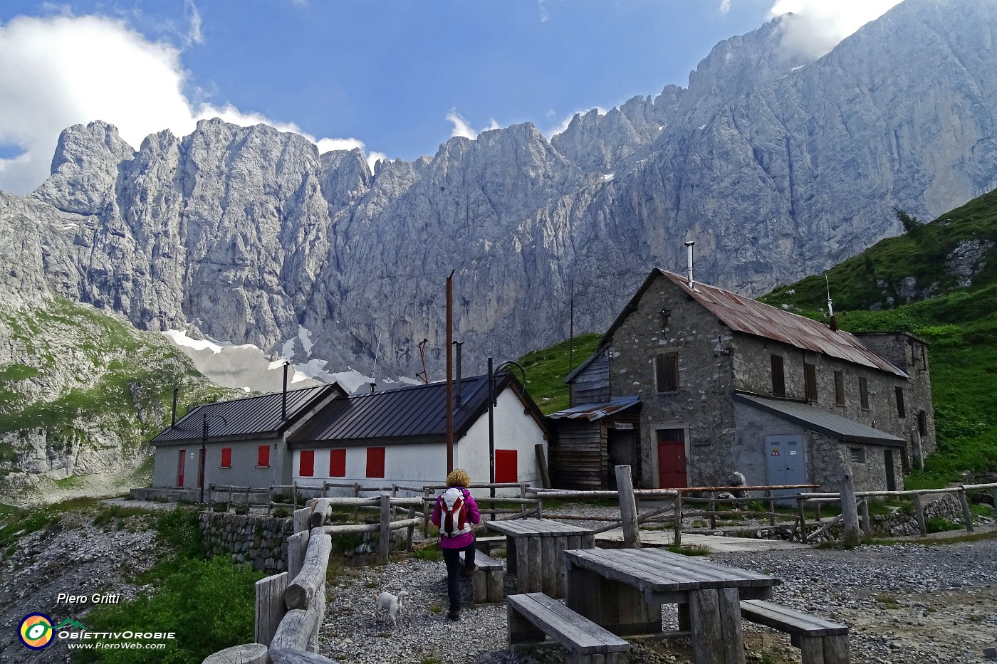 69 Villaggio minatori ex-miniere sotto le pareti rocciose Presolana nord.JPG -                                